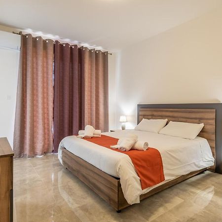 3 Bedroom Apartment - Walking Distance From Airport Gudja エクステリア 写真