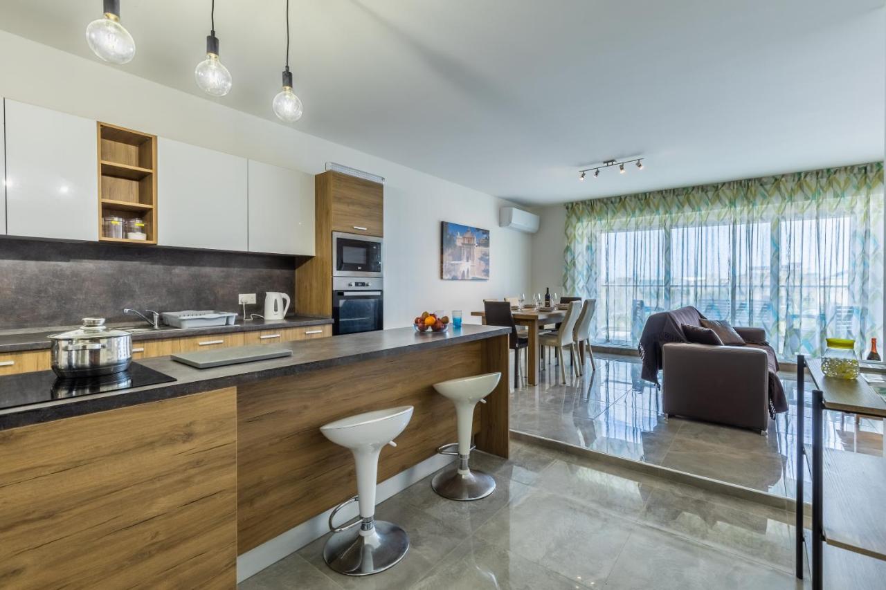 3 Bedroom Apartment - Walking Distance From Airport Gudja エクステリア 写真