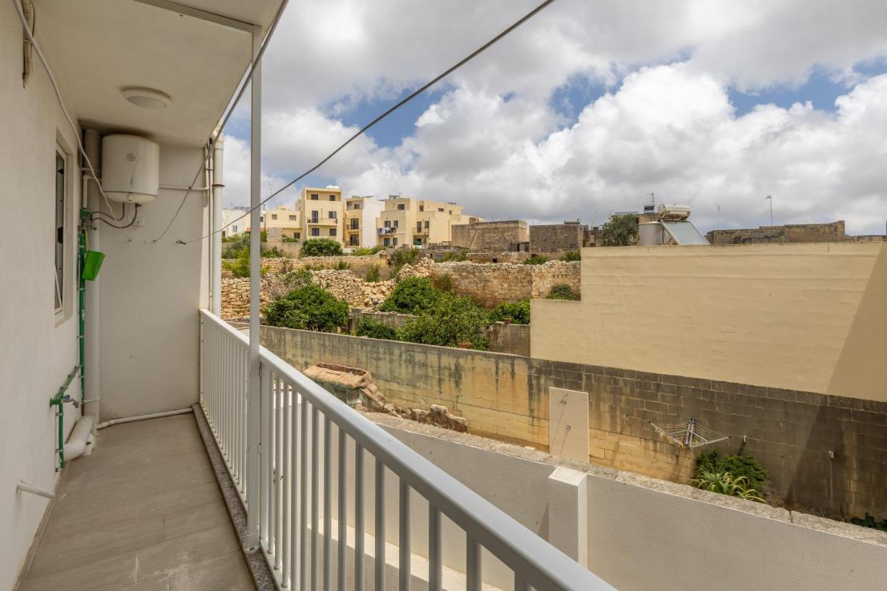 3 Bedroom Apartment - Walking Distance From Airport Gudja エクステリア 写真