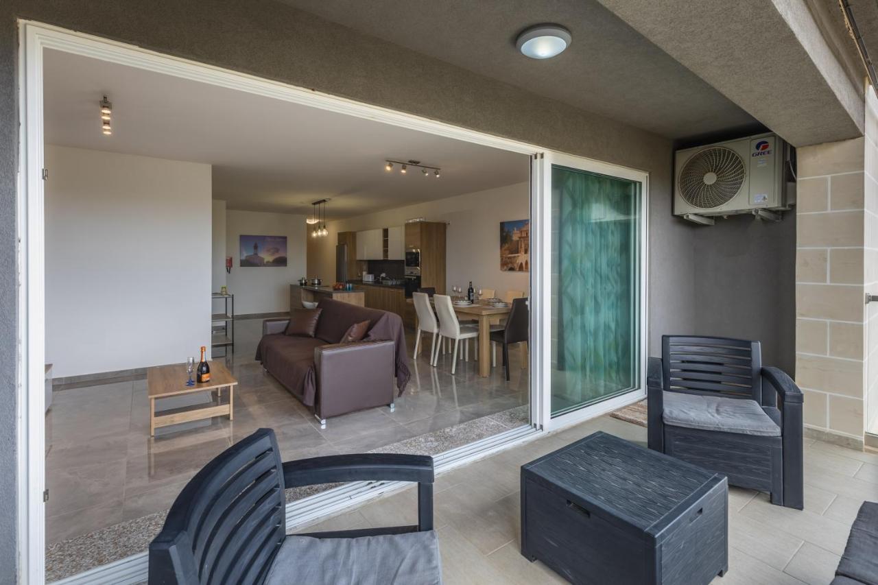 3 Bedroom Apartment - Walking Distance From Airport Gudja エクステリア 写真